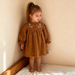 Kleid aus Cord mit Blumenstickerei