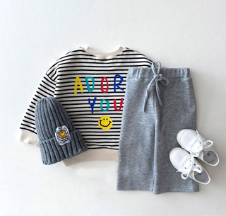 Daisy Smile Pullover - RYAN AND REMI